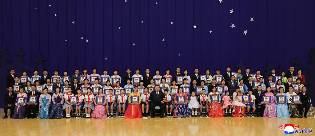 RespectedComrade Kim Jong Un meets bereaved families of martyrs who performed distinguished feats in overseas military operations and has photo session with them - Image 8