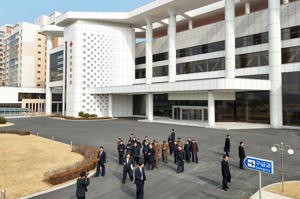 Respected Comrade Kim Jong Un Visits Completed Pyongyang General Hospital - Image 3