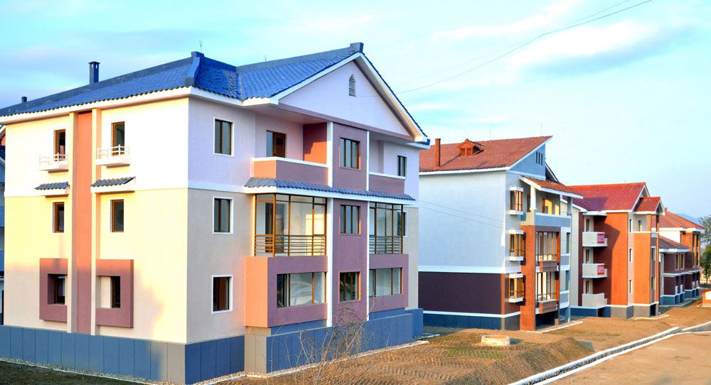 Farmers of Nongpho Vegetable Farm in Chongjin City Move into New Houses