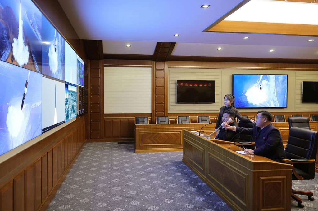 DPRK Missile Administration Succeeds in Test-fire of New-type Intermediate-range Hypersonic Ballistic Missile - Image 3