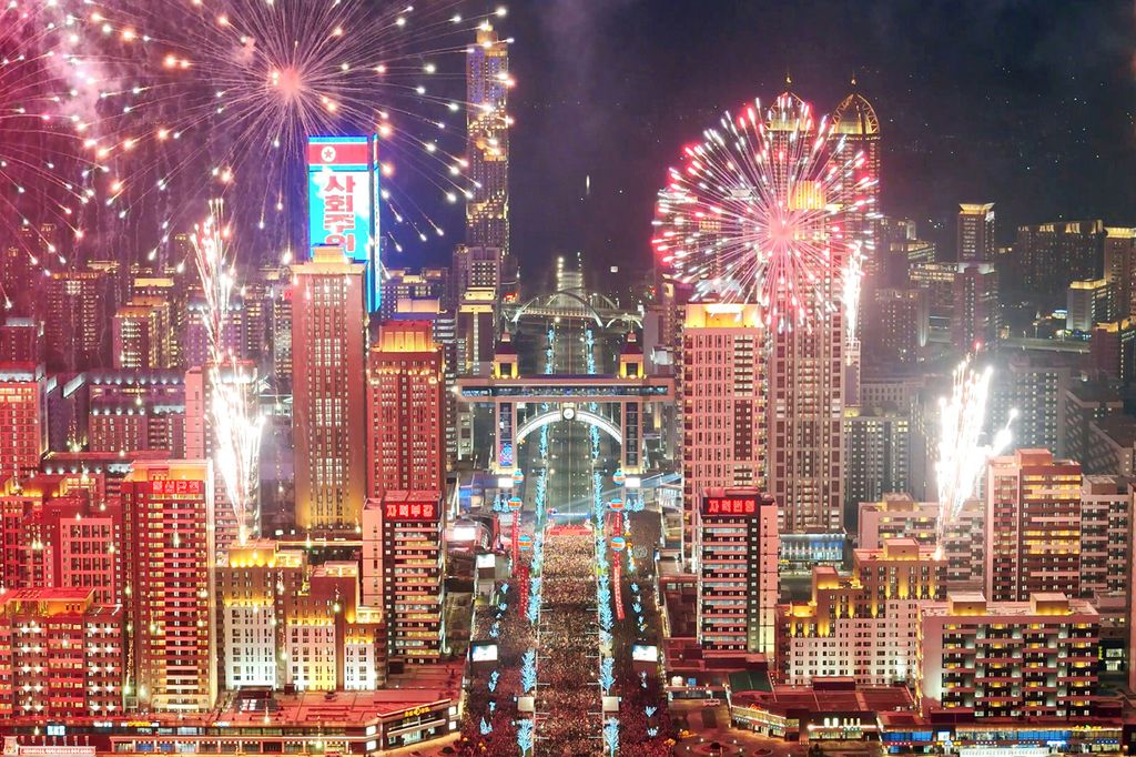 Another Spectacular Appearance Symbolic of New Heyday of Pyongyang Construction and Efflorescence of Pyongyang CultureInauguration Ceremony of 10 000 Flats at Third Stage in Hwasong Area Takes Place with Splendour - Image 38