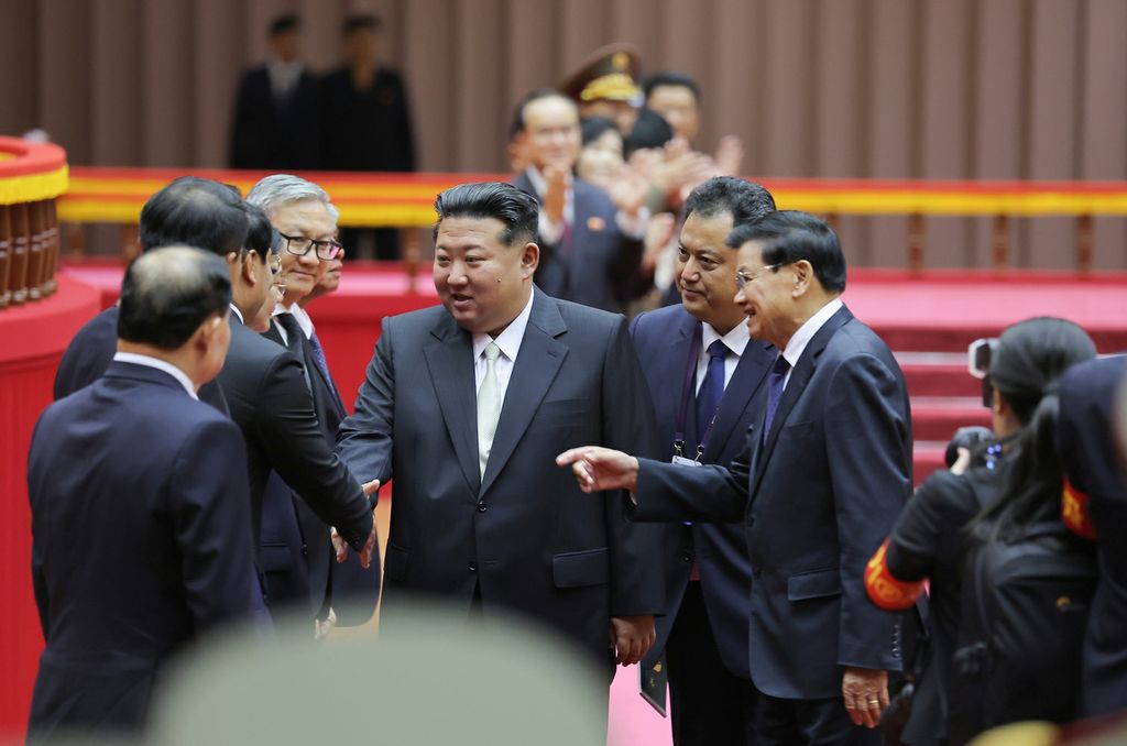 Ceremony Held to Welcome Lao President