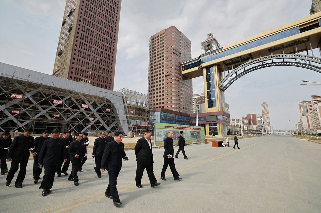 Respected Comrade Kim Jong Un Visits Construction Site of 10 000 Flats at Third Stage in Hwasong Area Nearing Completion - Image 20