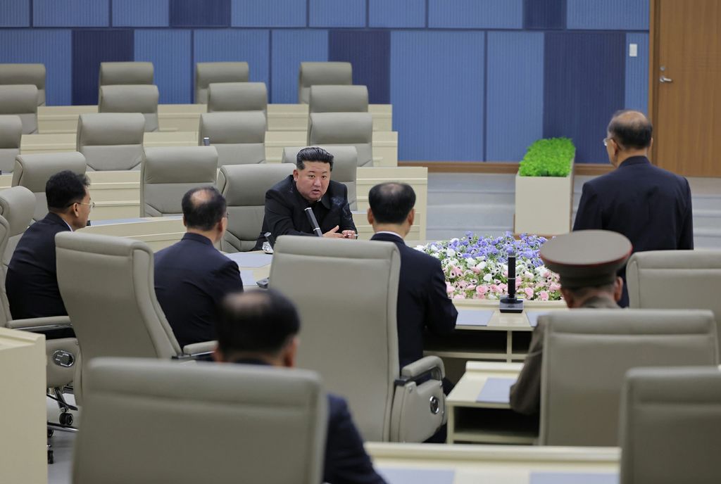 Respected Comrade Kim Jong Un Visits Pyongyang General Hospital Nearing Inauguration - Image 22