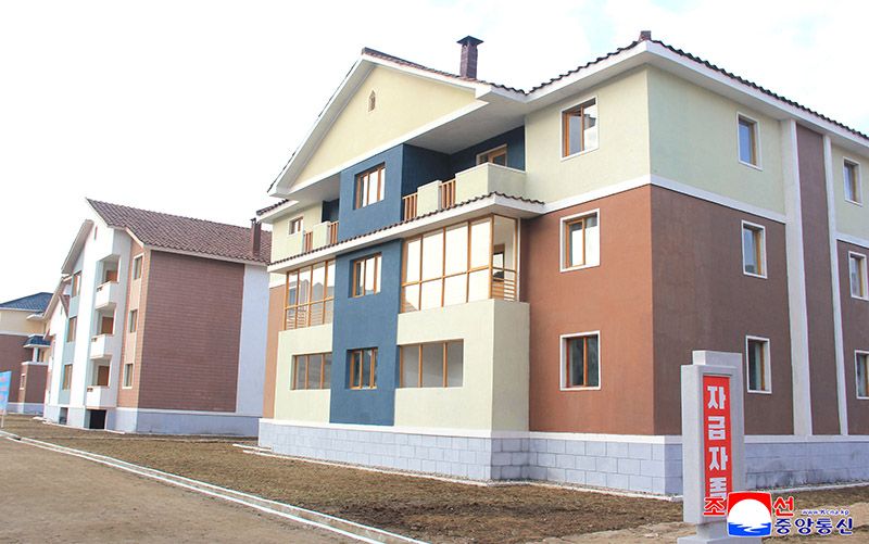 New houses built in Musan County of North Hamgyong Province