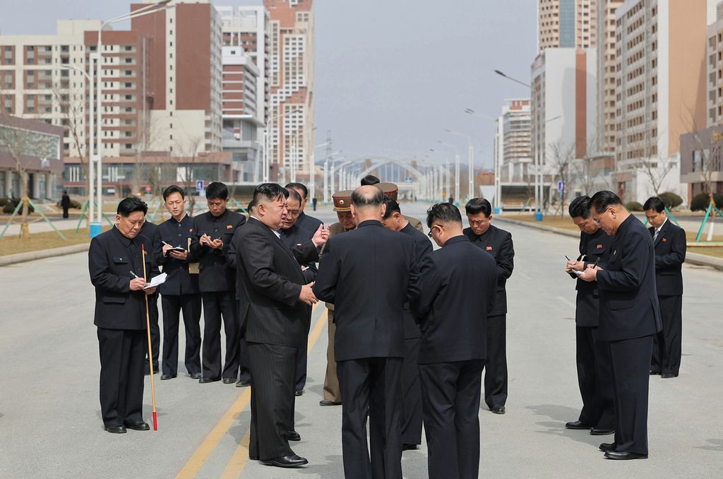 Respected Comrade Kim Jong Un Visits Construction Site of 10 000 Flats at Third Stage in Hwasong Area Nearing Completion