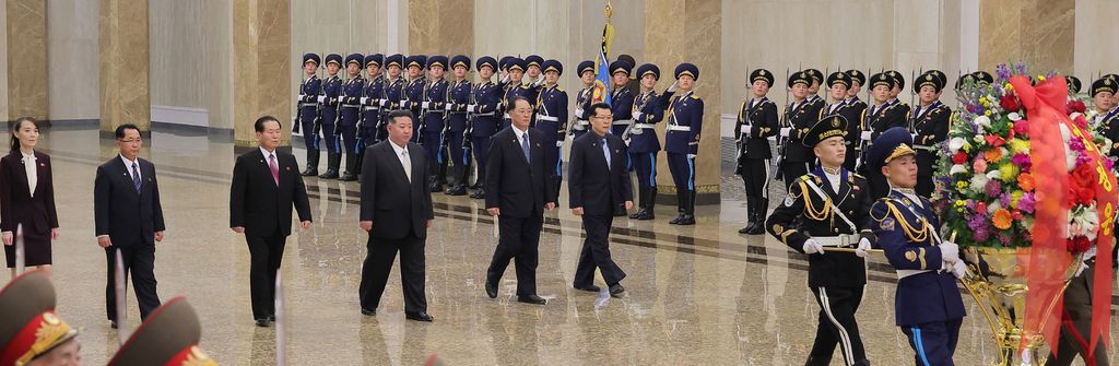 Respected Comrade Kim Jong Un Visits Kumsusan Palace of Sun on Day of Shining Star