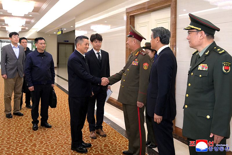 Delegation of Chinese People's Liberation Army arrives in Pyongyang - Image 2