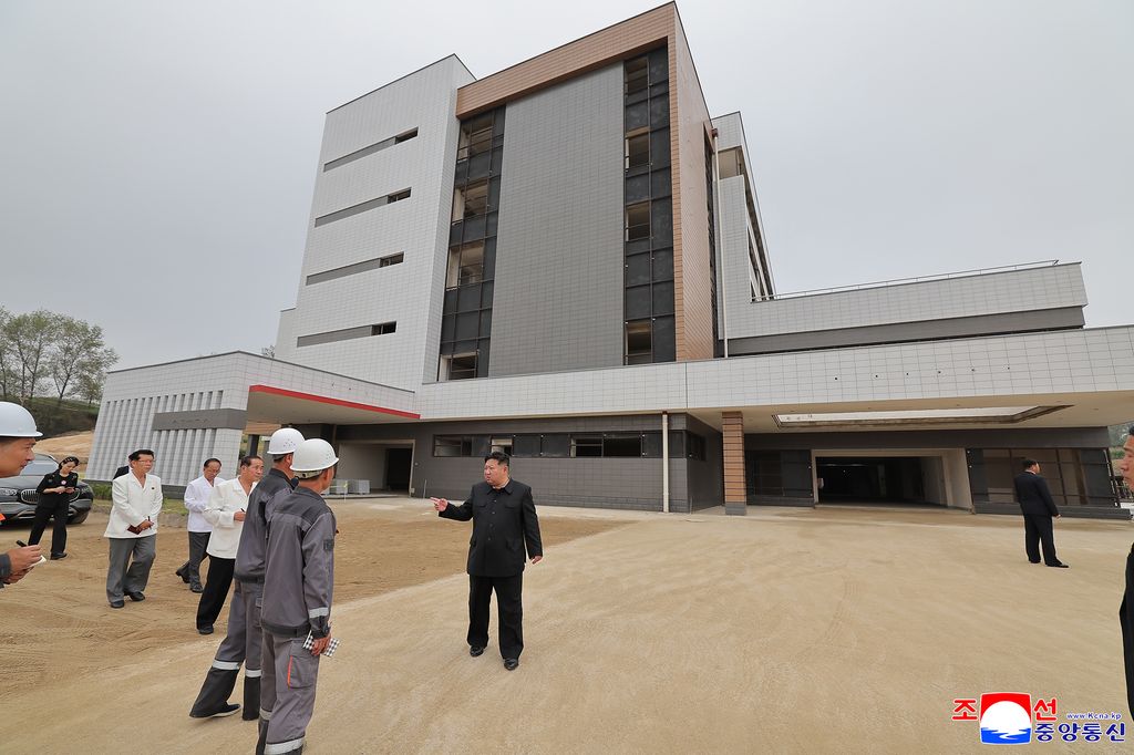 RespectedComrade Kim Jong Un gives field guidance at construction site of Kusong City Hospital - Image 4