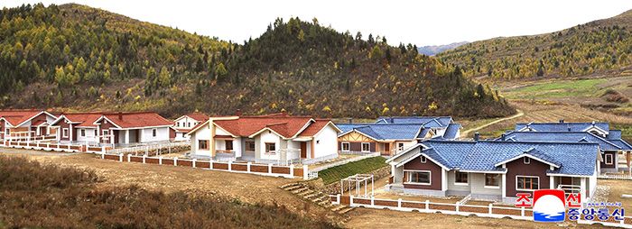 New houses built at Taedok Farm of Unhung County - Image 3