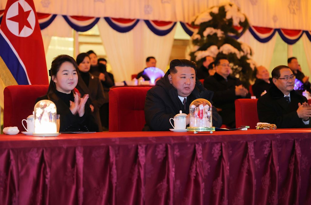 Art Performance Given for Seeing in New Year - Image 10