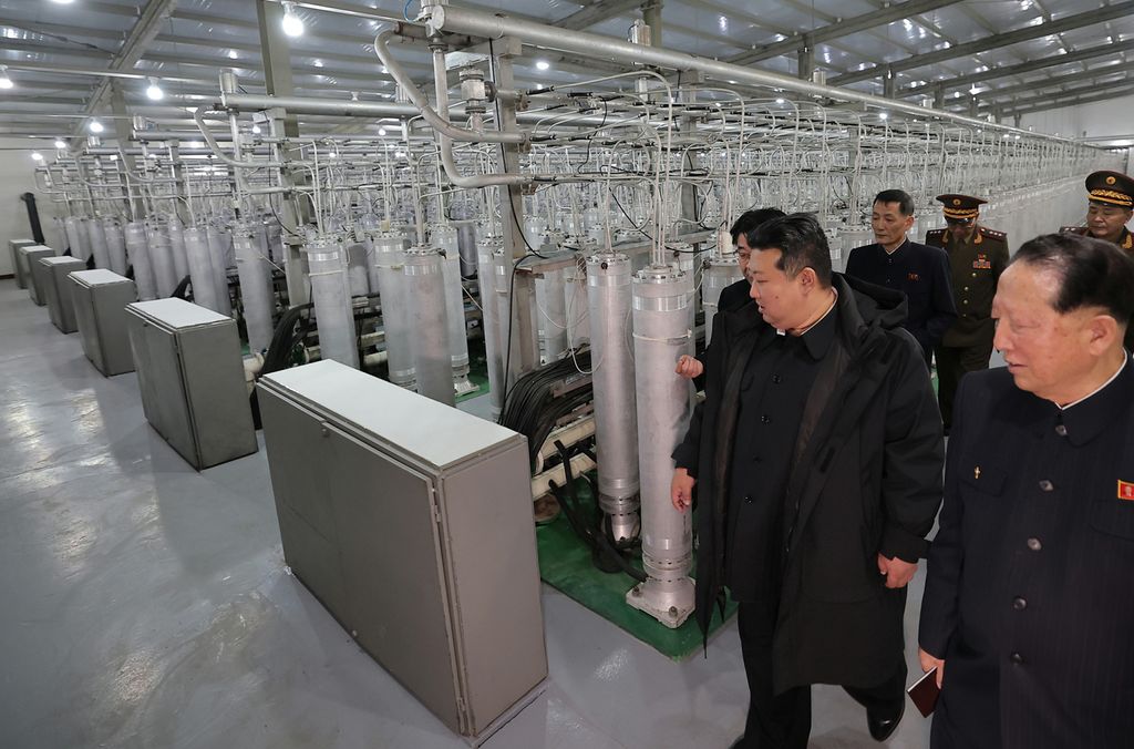 Respected Comrade Kim Jong Un Inspects Nuclear-material Production Base and Nuclear Weapons Institute - Image 5