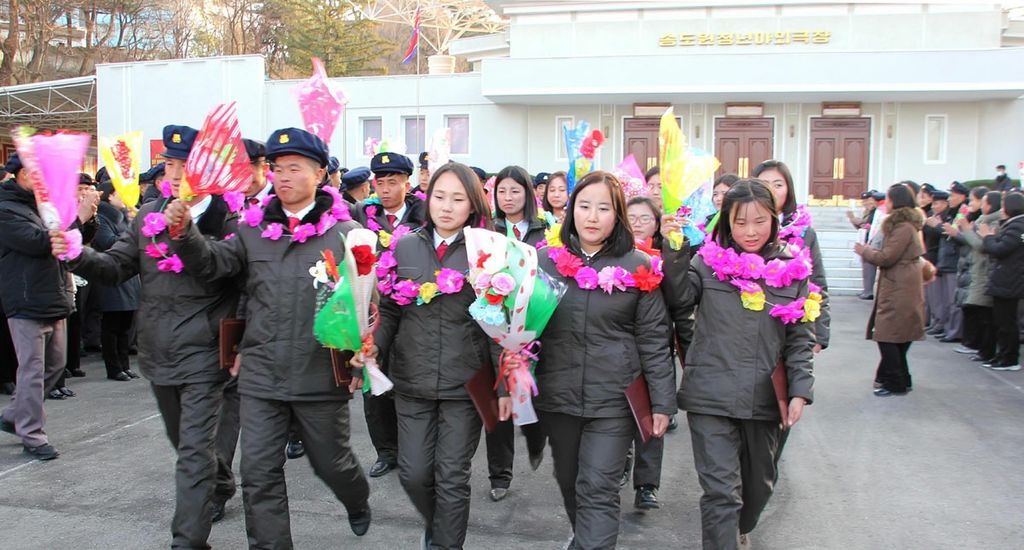 University Graduates of Kangwon Province Volunteer to Work at Major Theatres of Socialist Construction