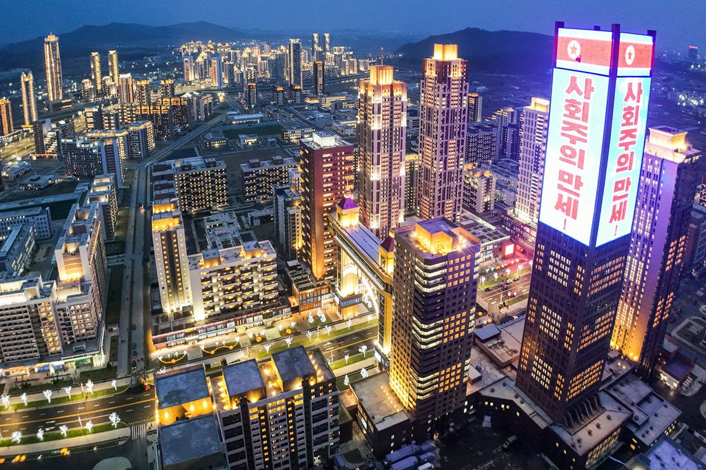 Another Spectacular Appearance Symbolic of New Heyday of Pyongyang Construction and Efflorescence of Pyongyang CultureInauguration Ceremony of 10 000 Flats at Third Stage in Hwasong Area Takes Place with Splendour - Image 35