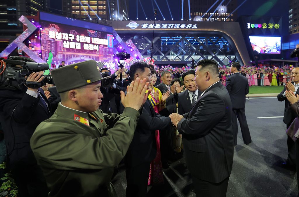 Another Spectacular Appearance Symbolic of New Heyday of Pyongyang Construction and Efflorescence of Pyongyang CultureInauguration Ceremony of 10 000 Flats at Third Stage in Hwasong Area Takes Place with Splendour - Image 28