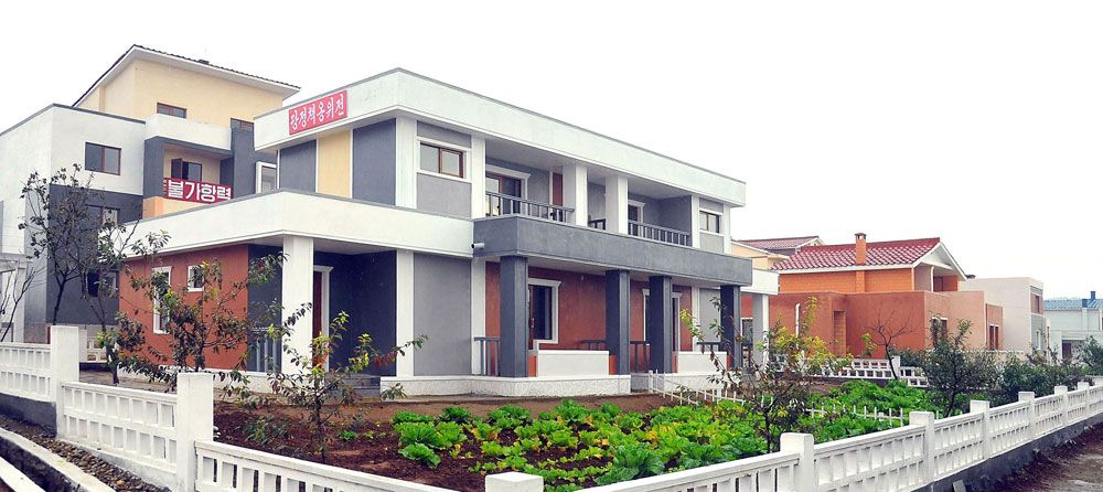 Farmers of Songam Farm in Nampho Municipality Move into New Houses - Image 5