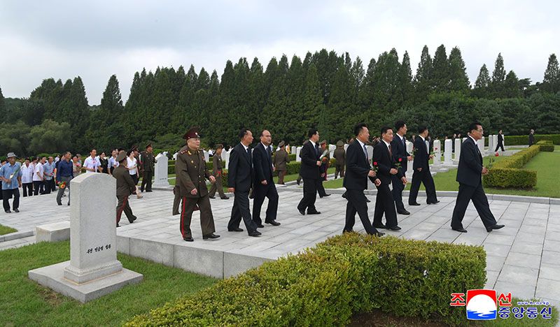 Wreaths laid at Patriotic Martyrs Cemetery - Image 4