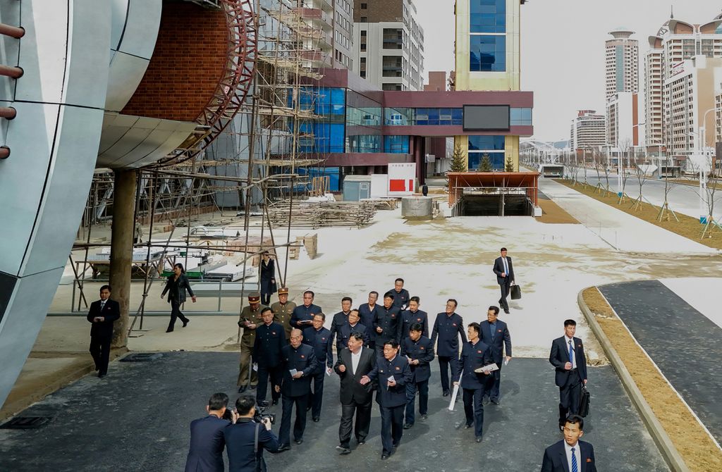 Respected Comrade Kim Jong Un Visits Construction Site of 10 000 Flats at Third Stage in Hwasong Area Nearing Completion - Image 17