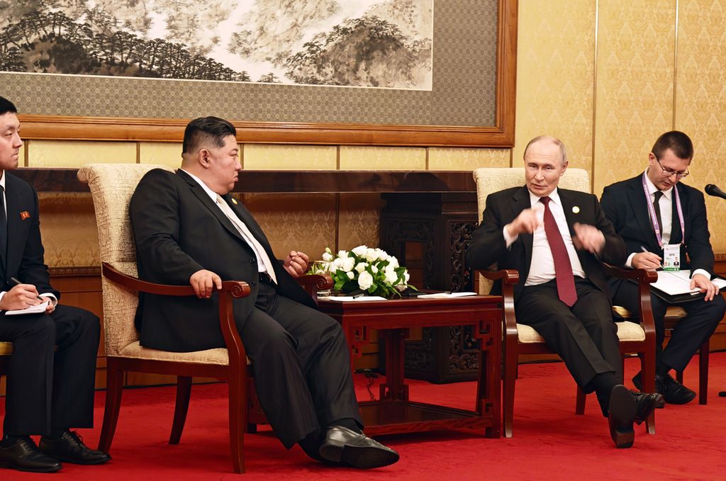 Respected Comrade Kim Jong Un Meets Russian President Vladimir Vladimirovich Putin - Image 7