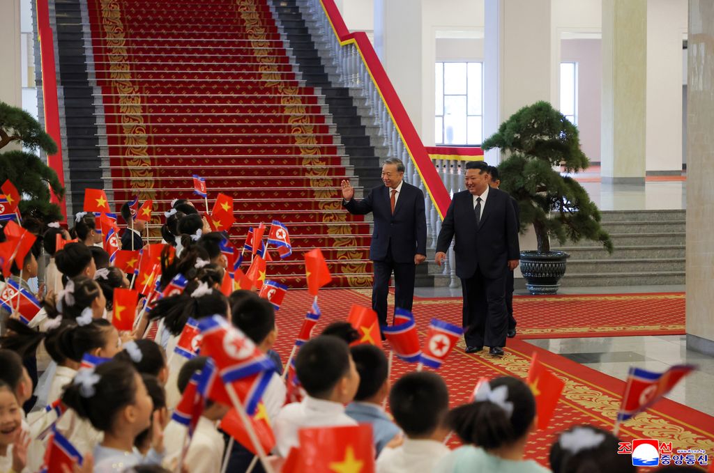 Ceremony held to welcome General Secretary of Central Committee of Communist Party of Vietnam - Image 3