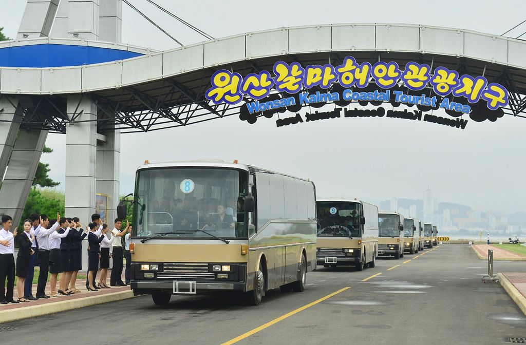 Students of Revolutionary Schools Spend Enjoyable Days in Wonsan Kalma Coastal Tourist Area - Image 8