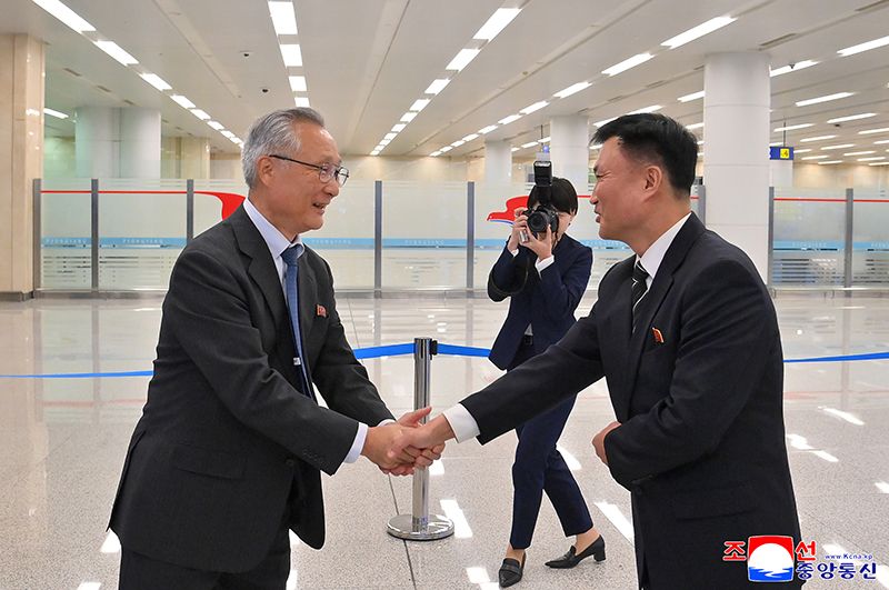 Delegation of Choson Sinbo Company of Chongryon arrives in Pyongyang - Image 2