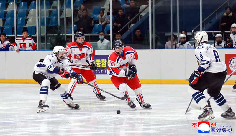 Friendly match held between ice hockey teams of DPRK and Russia - Image 2