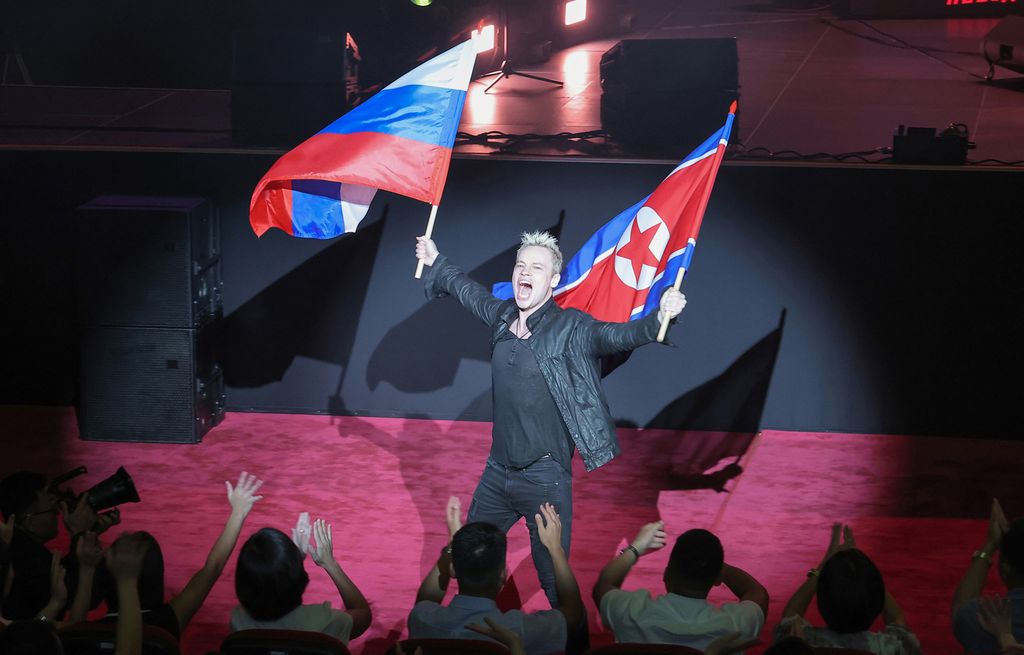 Russian Artistes Give Art Performance - Image 15