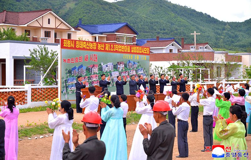Farmers move into new houses in Hoeryong - Image 7