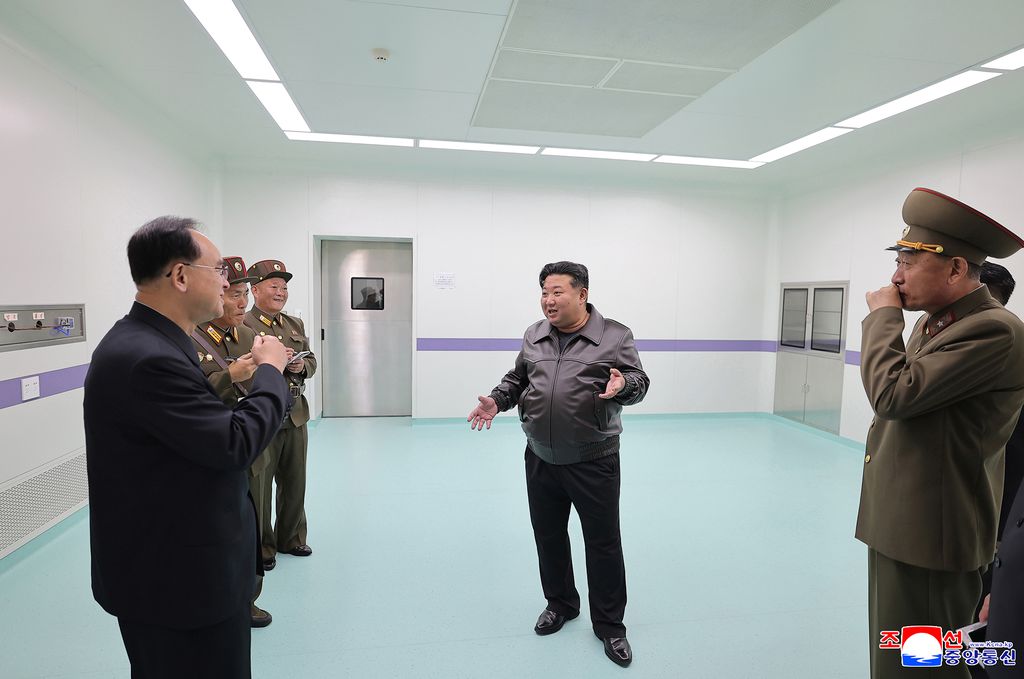 RespectedComrade Kim Jong Un visits Kangdong County Hospital nearing completion - Image 12