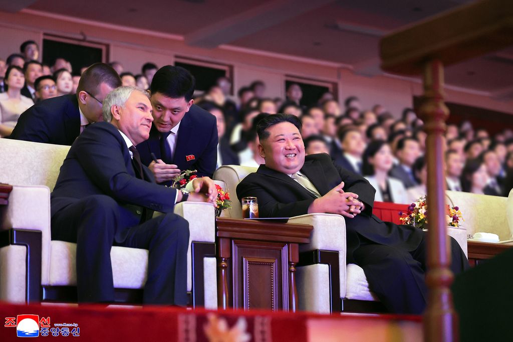 Russian artistes give artistic performance - Image 12