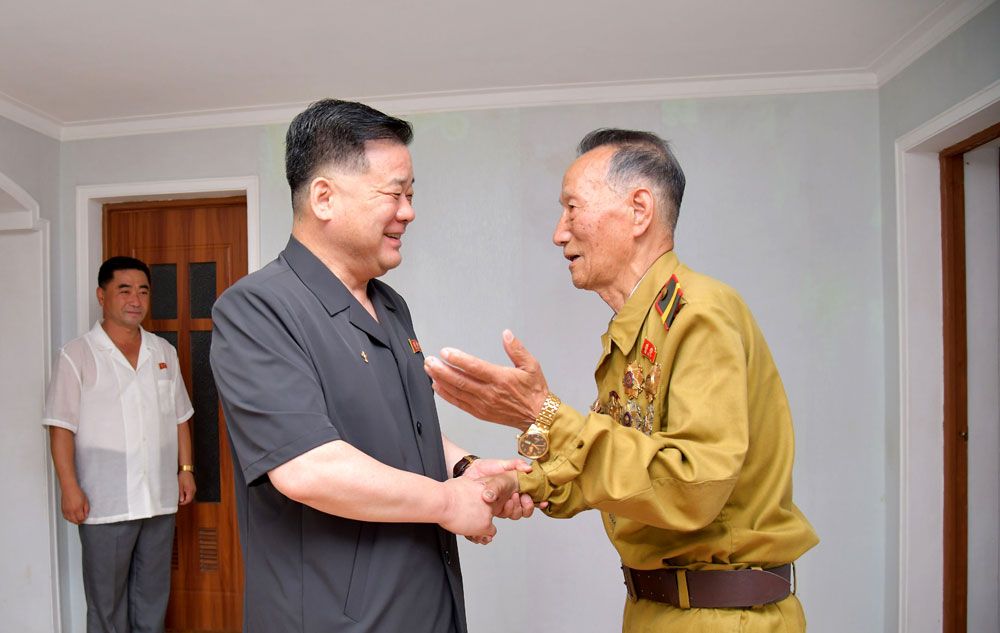 Senior Officials of DPRK Visit Families of War Veterans - Image 12