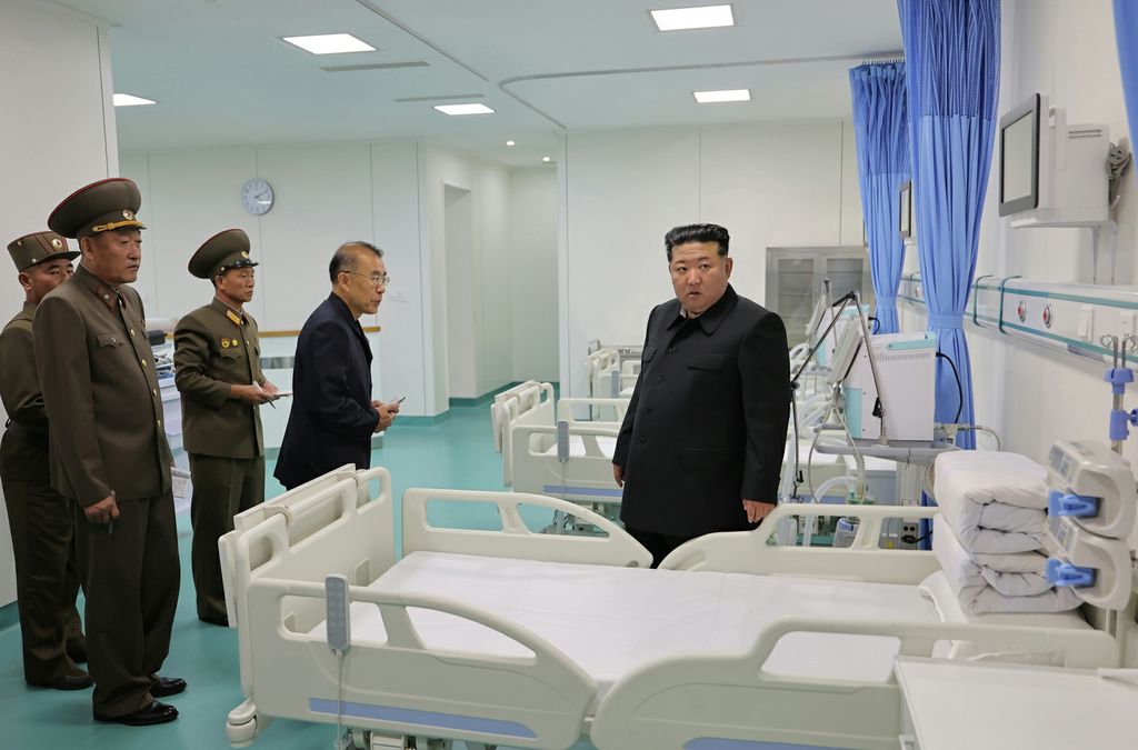 Respected Comrade Kim Jong Un Visits Pyongyang General Hospital Nearing Inauguration - Image 8