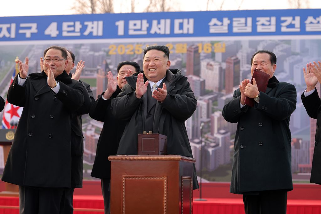 Five-Year Plan for Construction of Capital City Decided by Eighth Congress of WPK Enters Its Final StageGroundbreaking Ceremony for the Fourth-stage Project to Build 10 000 Flats in Hwasong Area Takes Place with Splendour