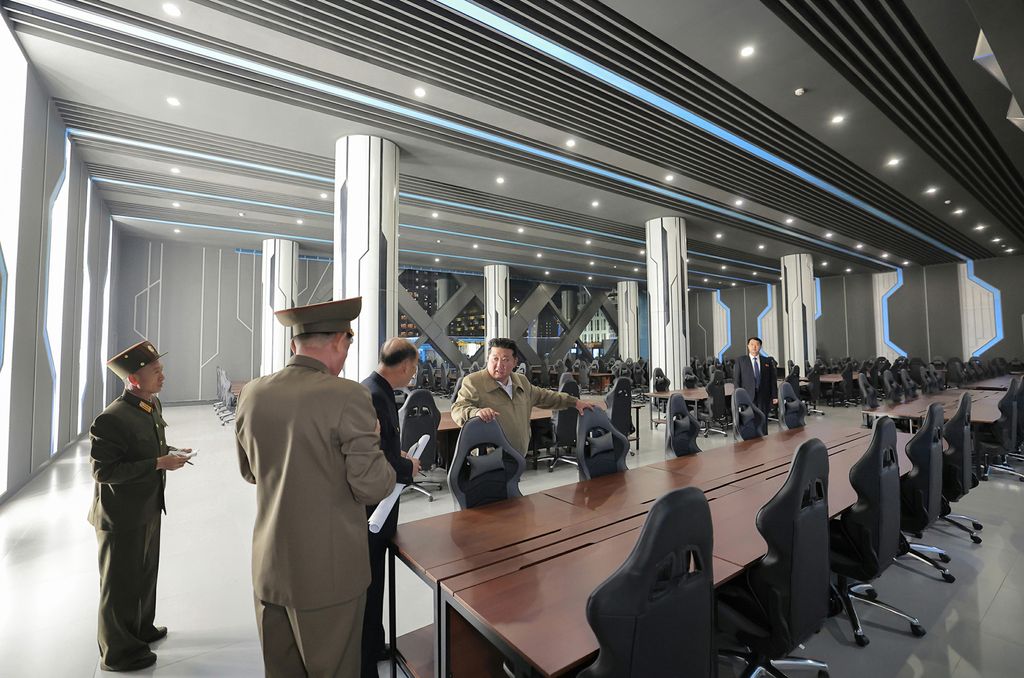 Respected Comrade Kim Jong Un Guides Preparations for Operating Major Neighbourhood-serving Amenities Built in Third-stage Section of Hwasong Area - Image 7