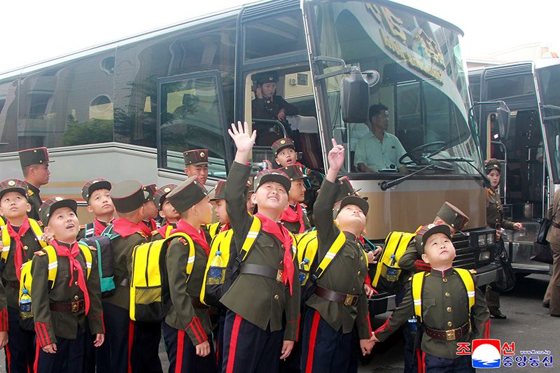 Students of revolutionary schools spend enjoyable days in Wonsan Kalma Coastal Tourist Area - Image 17