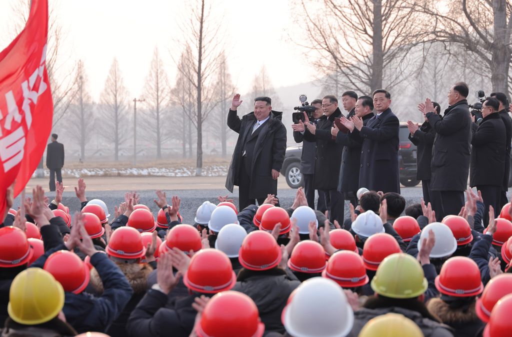 Five-Year Plan for Construction of Capital City Decided by Eighth Congress of WPK Enters Its Final StageGroundbreaking Ceremony for the Fourth-stage Project to Build 10 000 Flats in Hwasong Area Takes Place with Splendour - Image 19