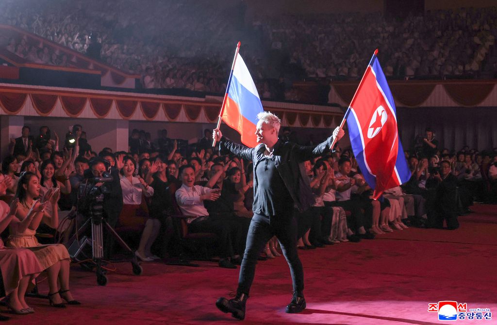 Russian artistes give artistic performance - Image 14