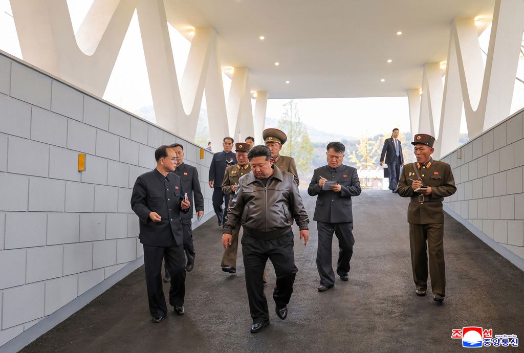RespectedComrade Kim Jong Un visits Kangdong County Hospital nearing completion - Image 6