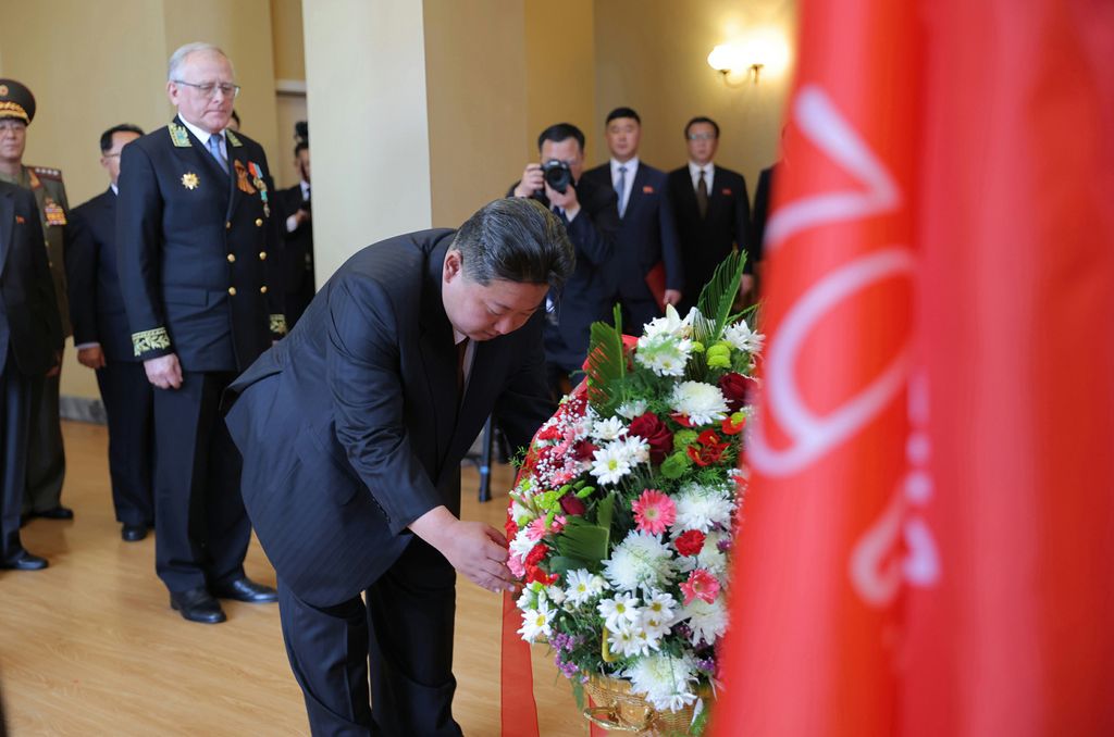 Respected Comrade Kim Jong Un Pays Congratulatory Visit to Russian Embassy in Pyongyang to Mark Russia’s Great V-Day - Image 3