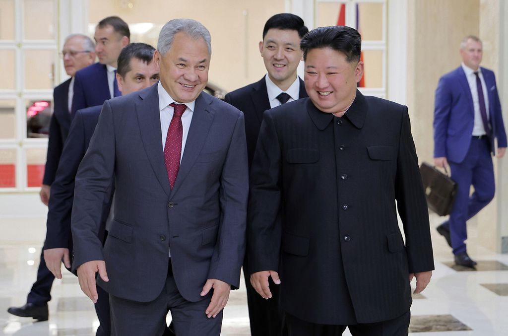 Respected Comrade Kim Jong Un Meets Secretary of Russian Security Council Sergei Shoigu