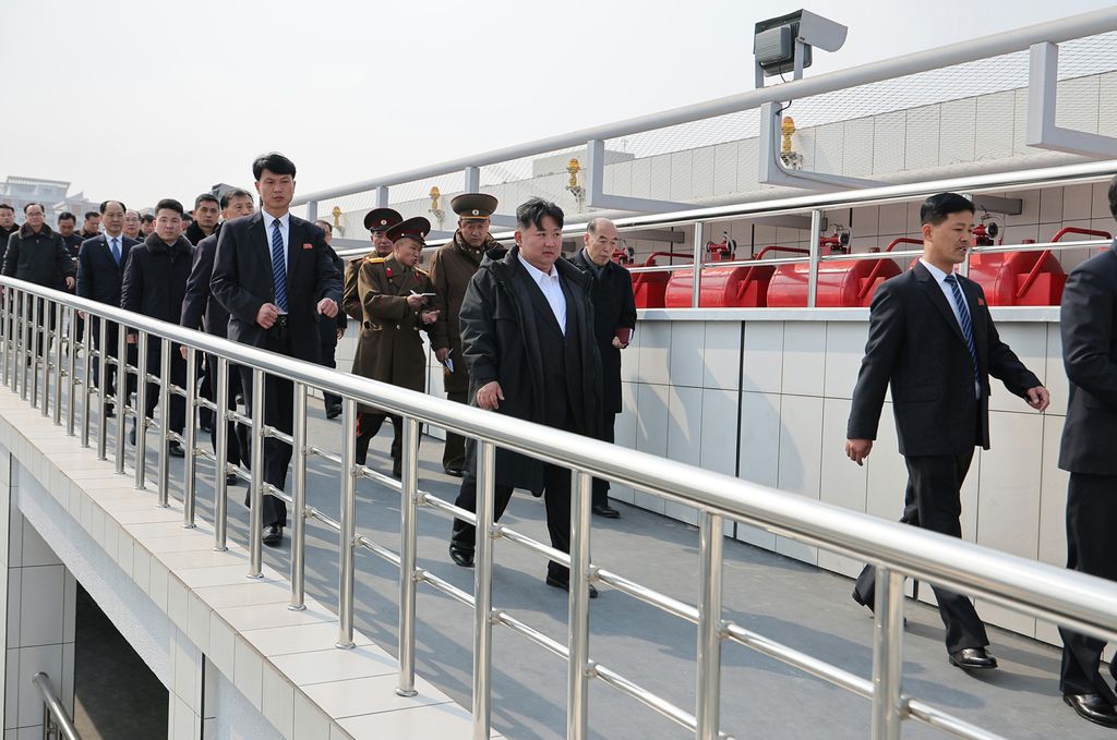 Respected Comrade Kim Jong Un Visits Completed Pyongyang General Hospital - Image 20