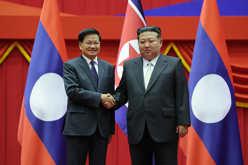 Ceremony Held to Welcome Lao President