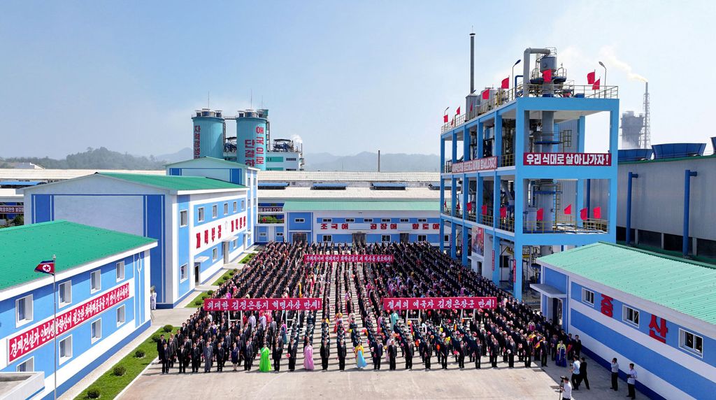 Melamine Resin Production Line Established at Hungnam Fertilizer Complex - Image 5