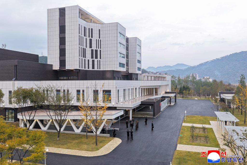 RespectedComrade Kim Jong Un visits Kangdong County Hospital nearing completion - Image 14