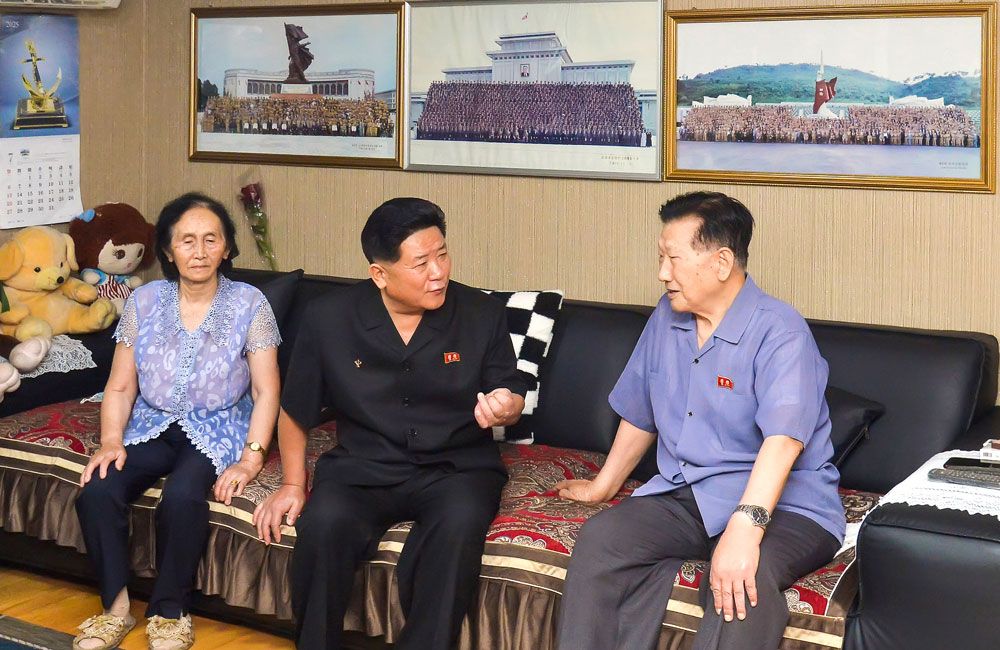 Senior Officials of DPRK Visit Families of War Veterans - Image 10