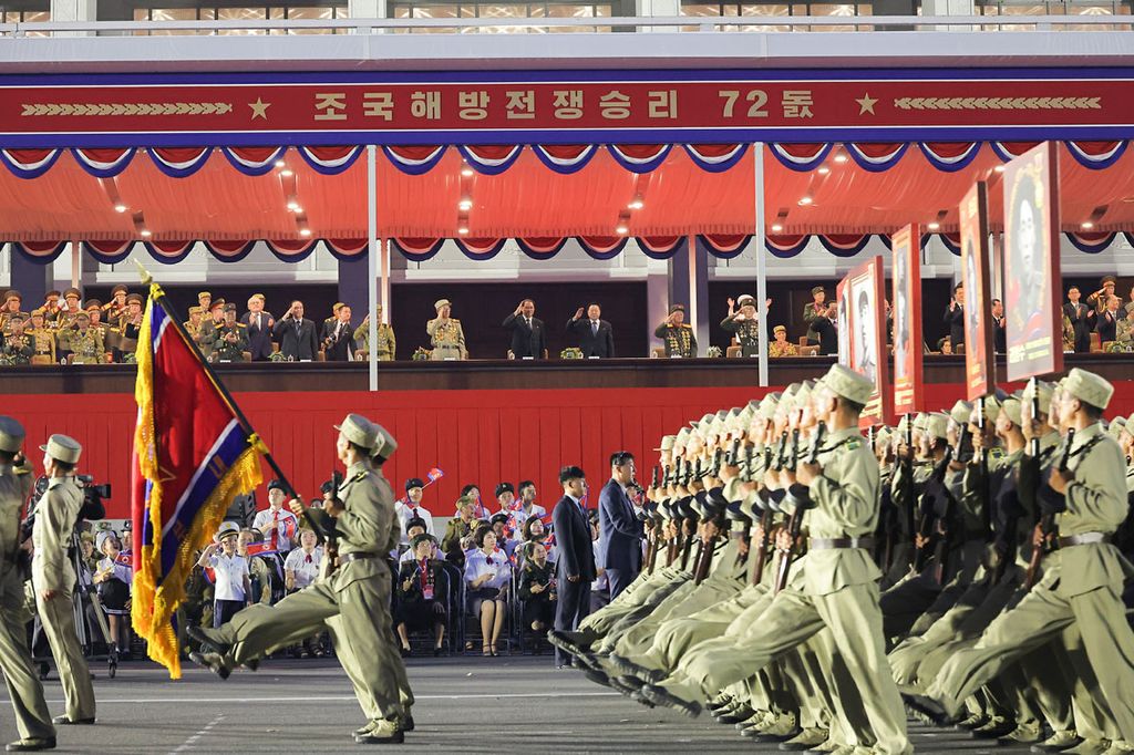 Ceremony of Commemorative March of Columns Symbolic of Units in Fatherland Liberation War Held