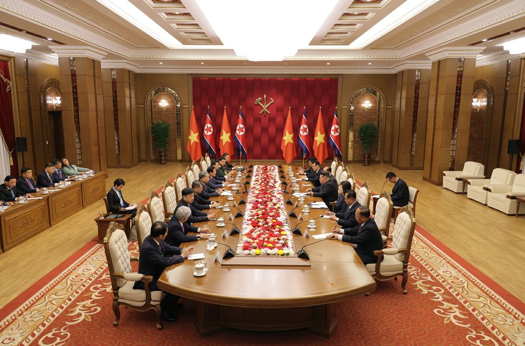 Respected Comrade Kim Jong Un Has Talks with General Secretary of Central Committee of Communist Party of Vietnam - Image 4