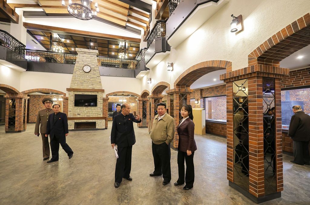 Respected Comrade Kim Jong Un Guides Preparations for Operating Major Neighbourhood-serving Amenities Built in Third-stage Section of Hwasong Area - Image 8