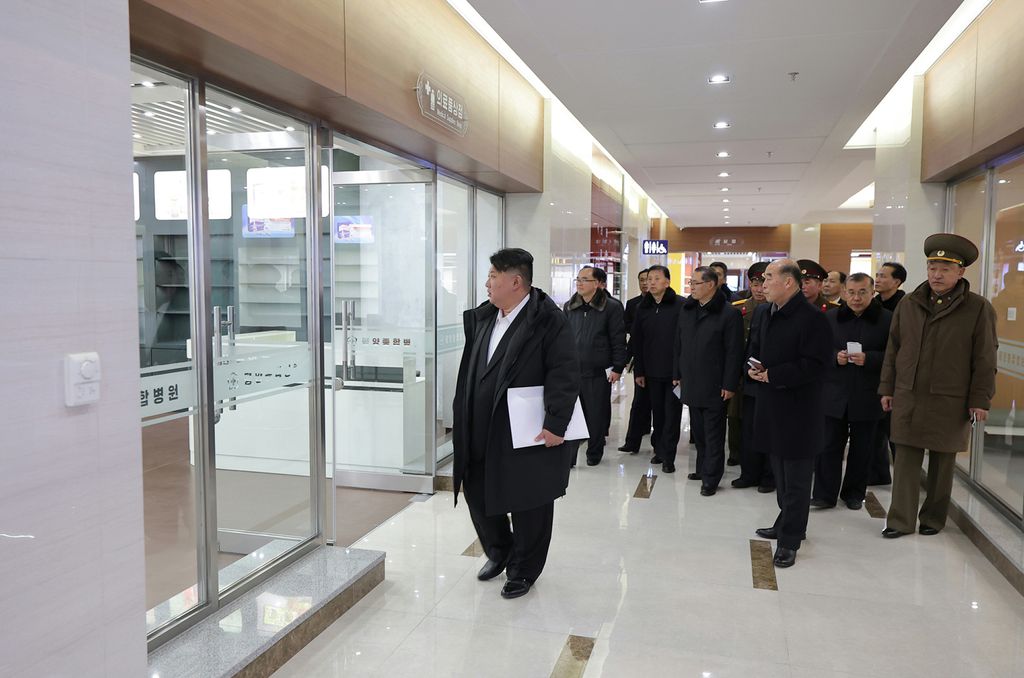 Respected Comrade Kim Jong Un Visits Completed Pyongyang General Hospital - Image 22